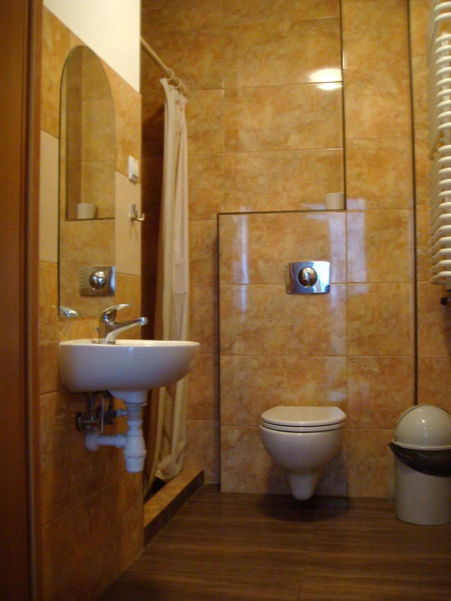 Hostel Omega Rzeszow Bagian luar foto